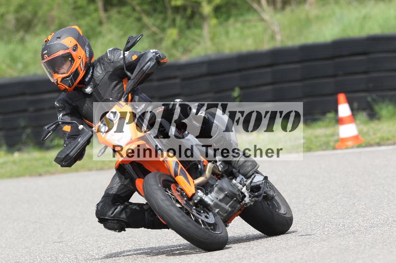 /Archiv-2025/10 23.04.2025 Cornu Master School ADR/rot-rouge/50